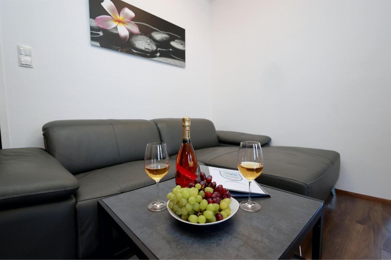 קפרון Apartment Mark By Four Seasons Apartments מראה חיצוני תמונה